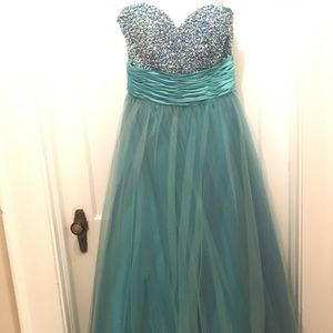 Formal Gown - Strapless (optional straps)